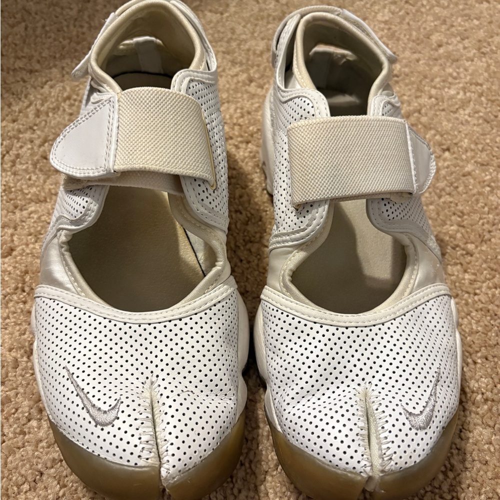 Nike Rift White Leather Split-Toe Sneakers with Velcro Strap